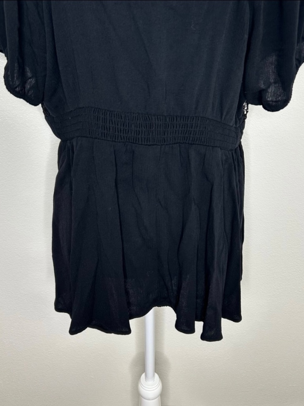 Torrid Womens Black Crochet Short Sleeve Smocked Top Plus Size 1/ 1X EUC - Picture 7 of 9